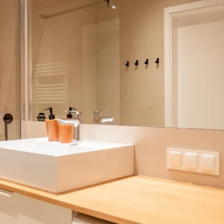 Rainbow Surfingbird *