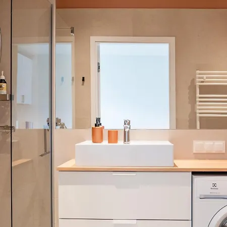 Rainbow Surfingbird *