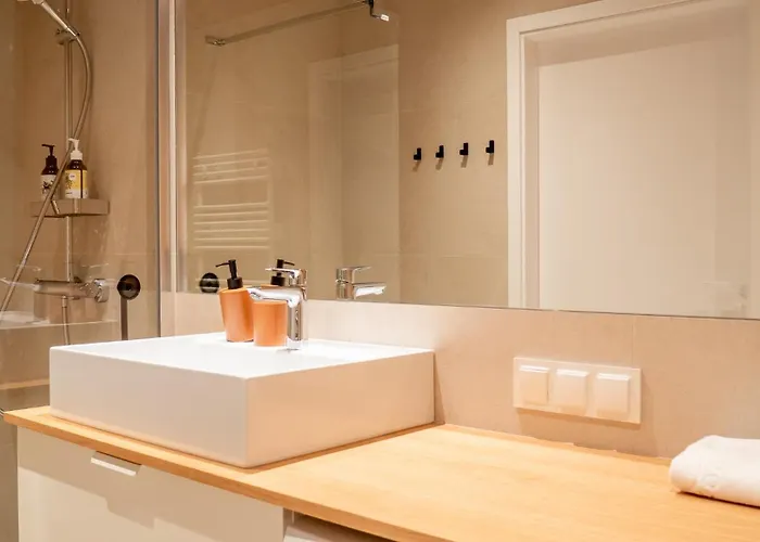 Rainbow Surfingbird *